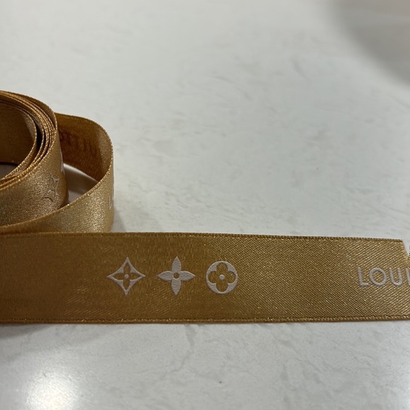 Louis Vuitton Ribbon gold - Picture 2 of 4